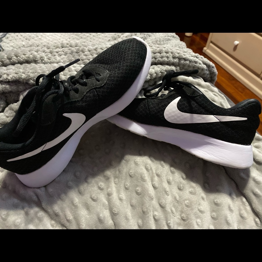 1 DAY SALE! Black and white nike